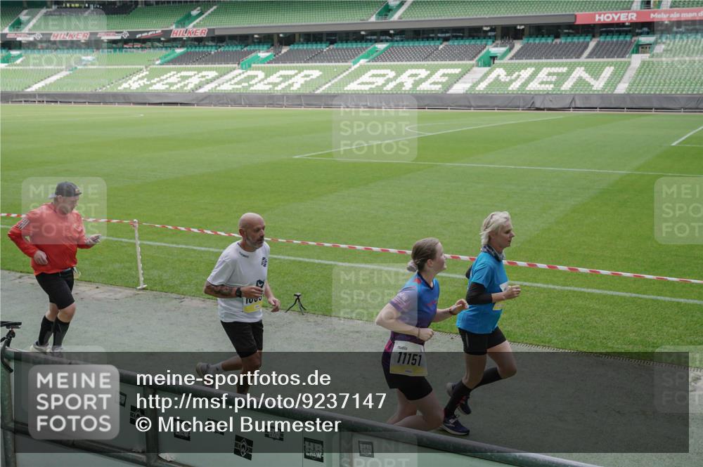 05.10.2025 - 20. swb-Marathon Bremen Michael Burmester http://msf.ph/oto/9237147 05.10.2025 10:32:55 Laufen im Stadion 7165, 8326, 8333, 9176, 9187, 9195, 9197, 9238, 9260, 9268, 9284, 9295, 9313, 9318, 9367, 9392, 9402, 9407, 9436, 9439, 9456, 9461, 9464, 9475, 9492, 9494, 9514, 9517, 9539, 9548, 9570, 9574, 9650, 9703, 9754, 9776, 9830, 9834, 9835, 9856, 9868, 9900, 9918, 9933, 9939, 9950, 9957, 9985, 10007, 10008, 10034, 10042, 10046, 10097, 10174, 10215, 10234, 10253, 10308, 10309, 10326, 10349, 10385, 10387, 10388, 10394, 10402, 10416, 10436, 10460, 10475, 10487 meine-sportfotos.de