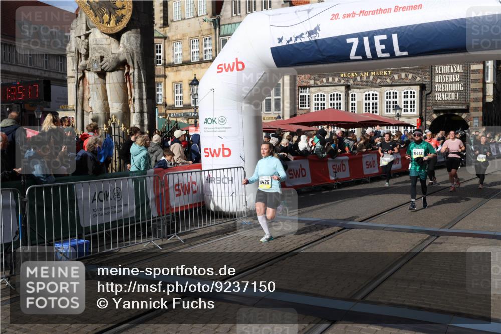 05.10.2025 - 20. swb-Marathon Bremen Yannick Fuchs http://msf.ph/oto/9237150 05.10.2025 11:06:07 Ziel 9355, 9931, 10081, 10095, 10587, 10597, 11134, 11425, 11468 meine-sportfotos.de