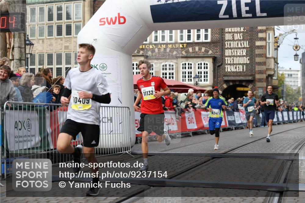 05.10.2025 - 20. swb-Marathon Bremen Yannick Fuchs http://msf.ph/oto/9237154 05.10.2025 10:38:53 Ziel 9341, 10352, 10409, 10517, 10862, 11132 meine-sportfotos.de