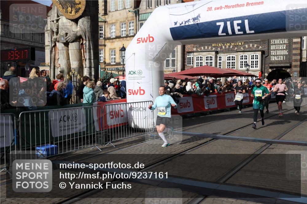 05.10.2025 - 20. swb-Marathon Bremen Yannick Fuchs http://msf.ph/oto/9237161 05.10.2025 11:06:07 Ziel 9355, 9931, 10081, 10095, 10587, 10597, 11134, 11425, 11468 meine-sportfotos.de