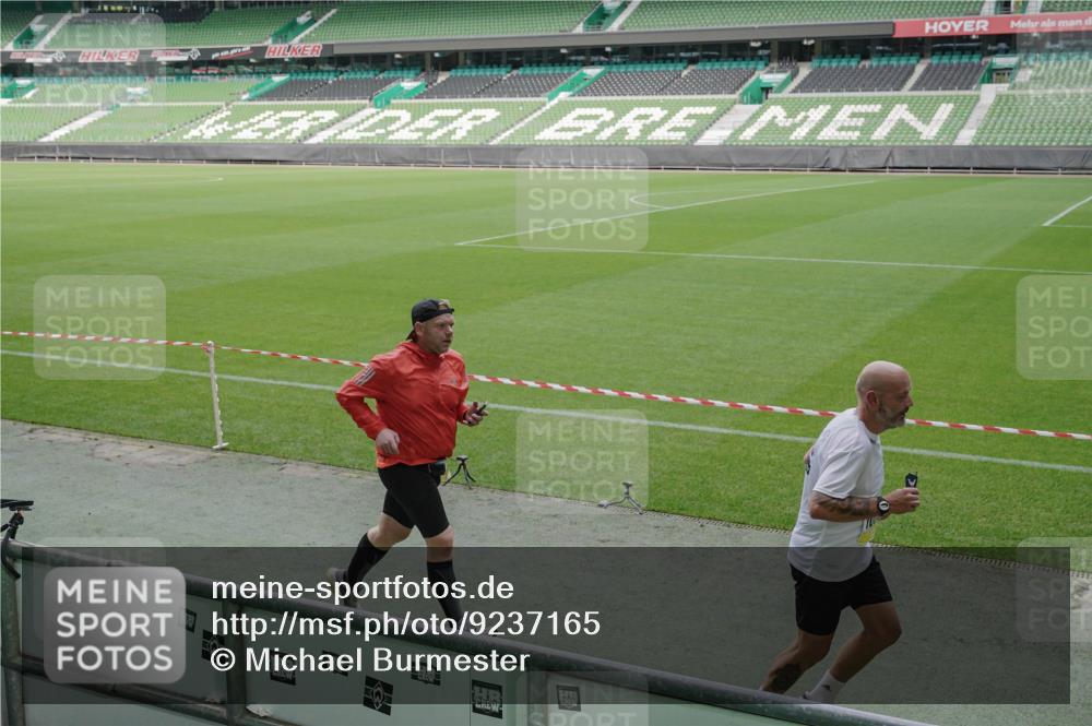 05.10.2025 - 20. swb-Marathon Bremen Michael Burmester http://msf.ph/oto/9237165 05.10.2025 10:32:56 Laufen im Stadion 7165, 8326, 8333, 9176, 9187, 9195, 9197, 9238, 9260, 9268, 9284, 9295, 9313, 9318, 9367, 9392, 9402, 9407, 9436, 9439, 9456, 9461, 9464, 9475, 9492, 9494, 9514, 9517, 9539, 9548, 9570, 9574, 9650, 9703, 9754, 9830, 9834, 9835, 9856, 9868, 9900, 9918, 9933, 9939, 9950, 9957, 9985, 10007, 10008, 10034, 10042, 10046, 10097, 10174, 10215, 10234, 10253, 10308, 10309, 10326, 10349, 10385, 10387, 10388, 10394, 10402, 10416, 10436, 10460, 10475, 10487 meine-sportfotos.de