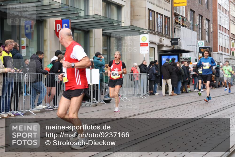 05.10.2025 - 20. swb-Marathon Bremen Strokosch-Dieckow http://msf.ph/oto/9237166 05.10.2025 10:45:18 Ziel 28, 8000, 9200, 9222, 9250, 9709, 9960, 10053, 10350, 10447, 10639, 10682, 10792, 10823, 11403, 11585, 11678, 11745, 28, 8000, 9200, 9222, 9250, 9709, 9960, 10053, 10350, 10447, 10639, 10682, 10792, 10823, 11403, 11585, 11678, 11745 meine-sportfotos.de