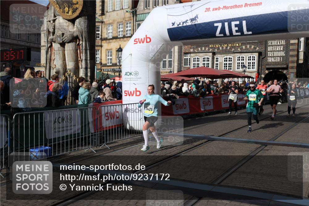 05.10.2025 - 20. swb-Marathon Bremen Yannick Fuchs http://msf.ph/oto/9237172 05.10.2025 11:06:07 Ziel 9355, 9931, 10081, 10095, 10587, 10597, 11134, 11425, 11468 meine-sportfotos.de
