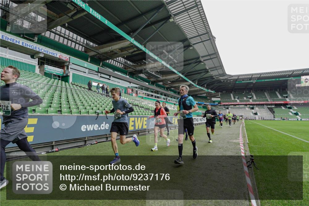 05.10.2025 - 20. swb-Marathon Bremen Michael Burmester http://msf.ph/oto/9237176 05.10.2025 13:00:00 Laufen im Stadion 27, 47, 99, 226, 271, 283, 491, 627, 807, 860, 954, 978, 1043, 1525, 1548, 1606, 1806, 2518, 2609, 2782, 2866, 2915, 2945, 3040, 3086, 3087, 3104, 3169, 3177, 3230, 3237, 3549, 3592, 3783, 3888, 4046, 4181, 4220, 4380, 4395, 4536, 4592, 4824, 4879, 5493, 5510, 5627, 6126, 6208, 6389, 6439, 6536, 6636, 6674, 6762, 6881, 7201, 7295, 7307, 7398, 7421, 7467, 7511, 7537, 7598, 7679, 7906, 7929, 8258, 8372, 8485, 8699, 8981, 9072, 219, 667, 1516, 1598, 1843 meine-sportfotos.de