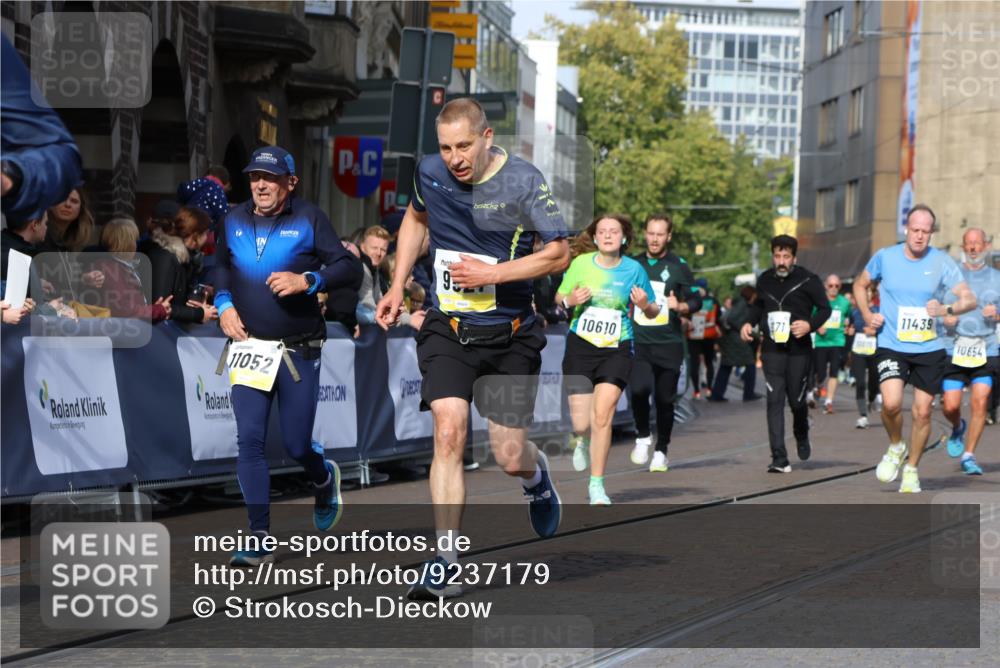 05.10.2025 - 20. swb-Marathon Bremen Strokosch-Dieckow http://msf.ph/oto/9237179 05.10.2025 10:55:49 Ziel 7147, 9521, 9621, 9871, 9882, 10253, 10287, 10385, 10610, 10653, 10654, 10800, 11052, 11249, 11439, 11624 meine-sportfotos.de