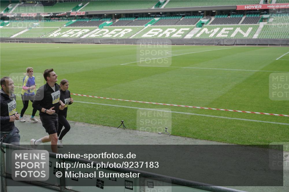 05.10.2025 - 20. swb-Marathon Bremen Michael Burmester http://msf.ph/oto/9237183 05.10.2025 10:32:57 Laufen im Stadion 7165, 8326, 8333, 9176, 9187, 9195, 9197, 9238, 9260, 9268, 9284, 9295, 9313, 9318, 9367, 9392, 9402, 9407, 9436, 9439, 9456, 9461, 9464, 9475, 9492, 9494, 9514, 9517, 9539, 9548, 9570, 9574, 9650, 9703, 9754, 9830, 9834, 9835, 9856, 9868, 9900, 9918, 9933, 9939, 9950, 9957, 9985, 10007, 10008, 10034, 10042, 10046, 10097, 10174, 10215, 10234, 10253, 10308, 10309, 10326, 10349, 10385, 10387, 10388, 10394, 10402, 10416, 10436, 10460, 10475, 10487 meine-sportfotos.de