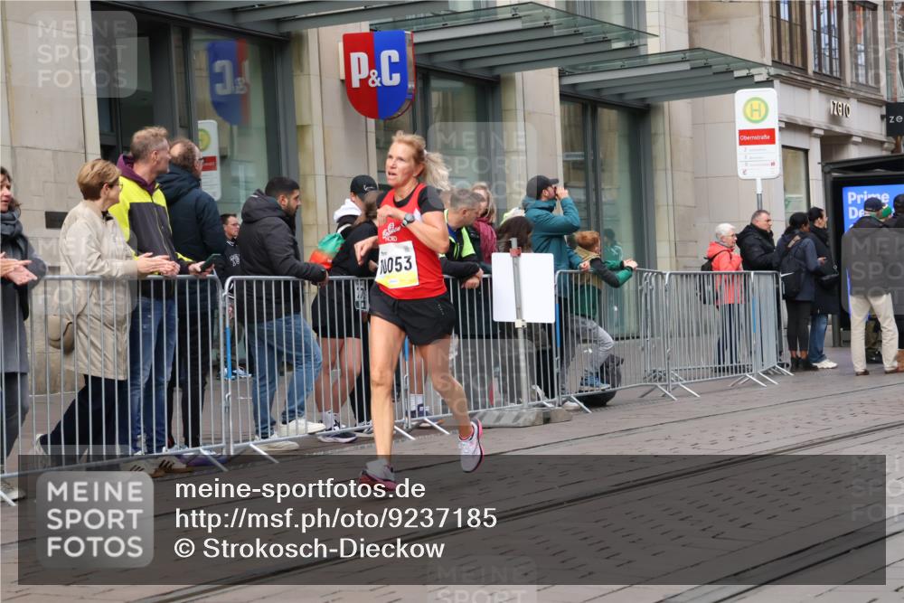 05.10.2025 - 20. swb-Marathon Bremen Strokosch-Dieckow http://msf.ph/oto/9237185 05.10.2025 10:45:19 Ziel 28, 8000, 9200, 9222, 9250, 9709, 9960, 10053, 10350, 10639, 10682, 10792, 10823, 11403, 11585, 11678, 11745, 28, 8000, 9200, 9222, 9250, 9709, 9960, 10053, 10350, 10639, 10682, 10792, 10823, 11403, 11585, 11678, 11745 meine-sportfotos.de