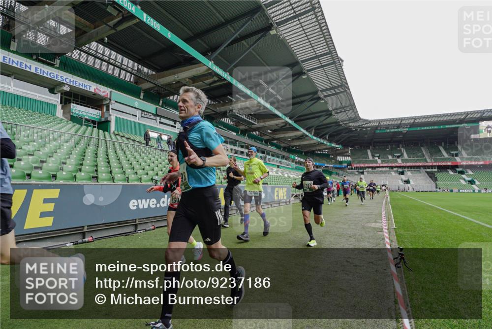 05.10.2025 - 20. swb-Marathon Bremen Michael Burmester http://msf.ph/oto/9237186 05.10.2025 13:00:01 Laufen im Stadion 27, 47, 99, 226, 271, 283, 491, 627, 807, 860, 954, 978, 1043, 1525, 1548, 1606, 1806, 2518, 2609, 2782, 2866, 2915, 2945, 3040, 3086, 3087, 3104, 3169, 3177, 3230, 3237, 3549, 3592, 3783, 3888, 4046, 4181, 4202, 4220, 4380, 4395, 4536, 4592, 4824, 4879, 5493, 5510, 5627, 6126, 6208, 6389, 6439, 6536, 6636, 6674, 6762, 6881, 7201, 7295, 7307, 7398, 7421, 7467, 7511, 7537, 7598, 7679, 7906, 7929, 8258, 8372, 8485, 8699, 8981, 9072, 27, 219, 667, 807, 1043, 1516, 1598, 1843 meine-sportfotos.de