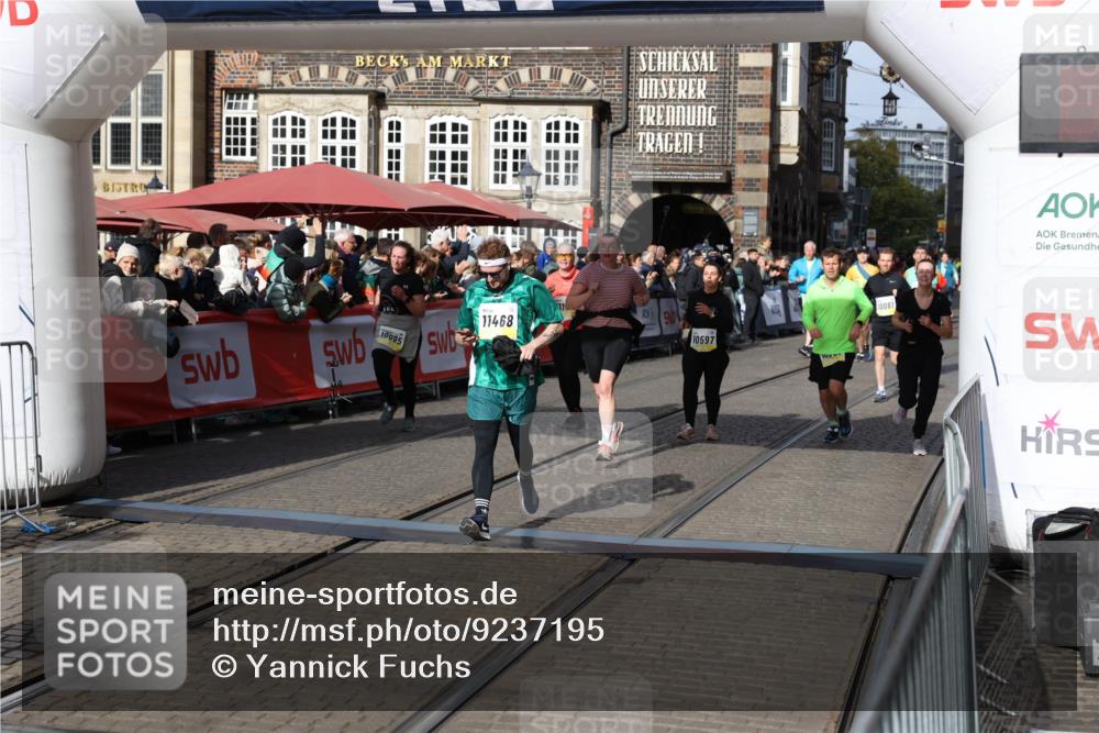 05.10.2025 - 20. swb-Marathon Bremen Yannick Fuchs http://msf.ph/oto/9237195 05.10.2025 11:06:07 Ziel 9355, 9931, 10081, 10095, 10587, 10597, 11134, 11425, 11468 meine-sportfotos.de