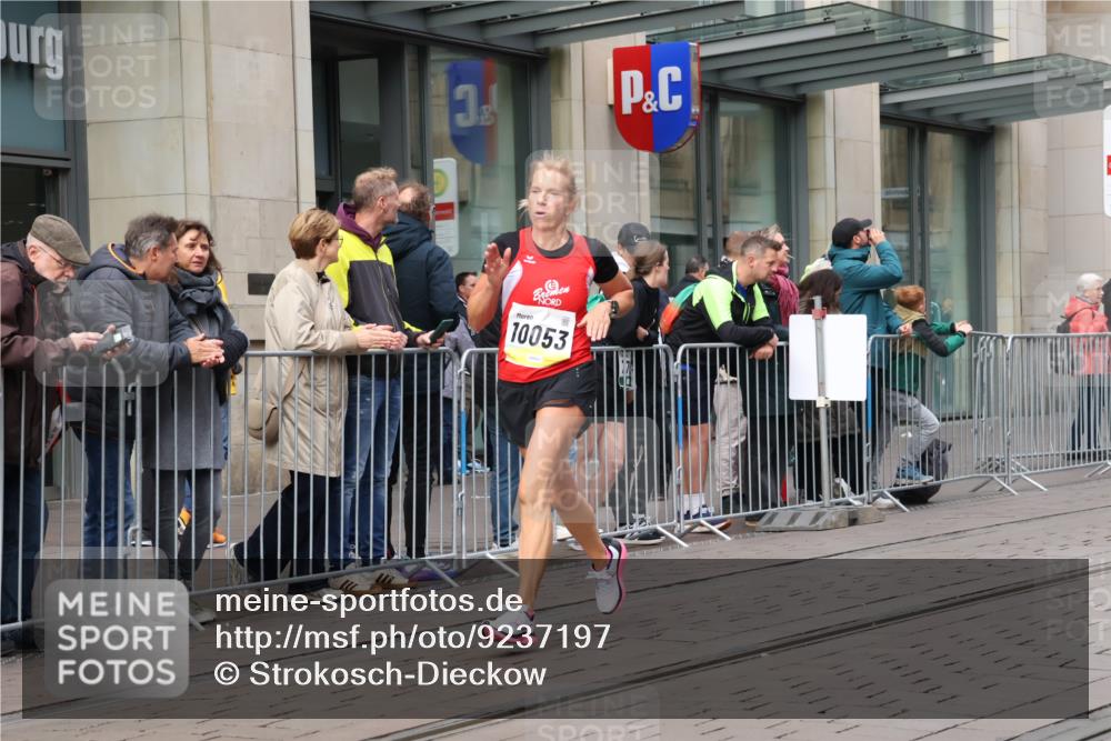 05.10.2025 - 20. swb-Marathon Bremen Strokosch-Dieckow http://msf.ph/oto/9237197 05.10.2025 10:45:20 Ziel 28, 8000, 9200, 9222, 9250, 9285, 9709, 9960, 10053, 10350, 10639, 10682, 10792, 10823, 11585, 11678, 11745, 28, 8000, 9200, 9222, 9250, 9285, 9709, 9960, 10053, 10350, 10639, 10682, 10792, 10823, 11585, 11678, 11745 meine-sportfotos.de