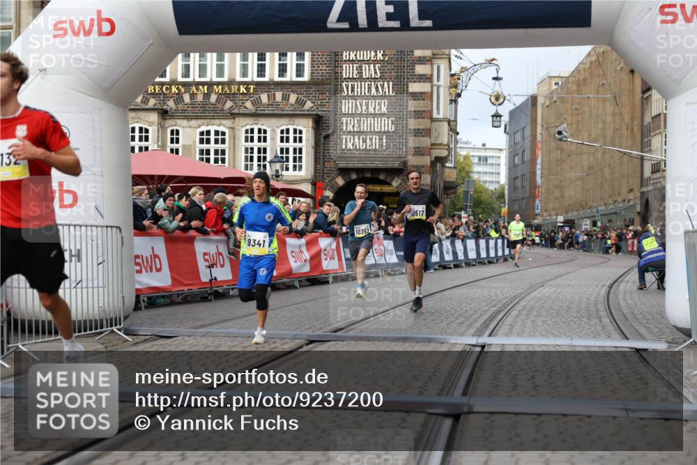 05.10.2025 - 20. swb-Marathon Bremen Yannick Fuchs http://msf.ph/oto/9237200 05.10.2025 10:38:54 Ziel 9341, 10352, 10409, 10517, 10862, 11132 meine-sportfotos.de