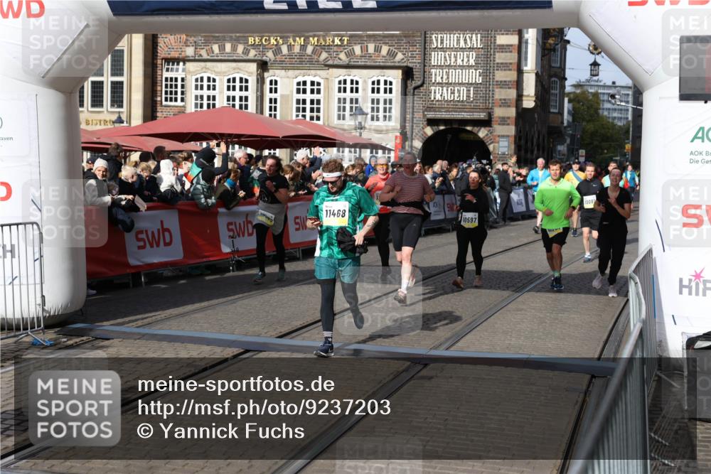 05.10.2025 - 20. swb-Marathon Bremen Yannick Fuchs http://msf.ph/oto/9237203 05.10.2025 11:06:07 Ziel 9355, 9931, 10081, 10095, 10587, 10597, 11134, 11425, 11468 meine-sportfotos.de