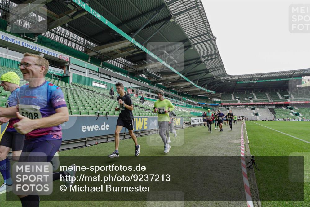 05.10.2025 - 20. swb-Marathon Bremen Michael Burmester http://msf.ph/oto/9237213 05.10.2025 13:00:06 Laufen im Stadion 47, 99, 226, 271, 283, 491, 498, 627, 694, 860, 954, 978, 1525, 1548, 1606, 1806, 2518, 2609, 2745, 2782, 2866, 2915, 2945, 3040, 3086, 3087, 3104, 3160, 3169, 3177, 3230, 3237, 3549, 3592, 3783, 4034, 4035, 4046, 4181, 4202, 4220, 4380, 4536, 4592, 4661, 4824, 4879, 5493, 5627, 6126, 6208, 6389, 6439, 6536, 6636, 6674, 6762, 6881, 7295, 7307, 7398, 7421, 7467, 7537, 7598, 7679, 7906, 8258, 8372, 8699, 8981, 9072, 27, 807, 1043, 1516, 1598, 1843 meine-sportfotos.de