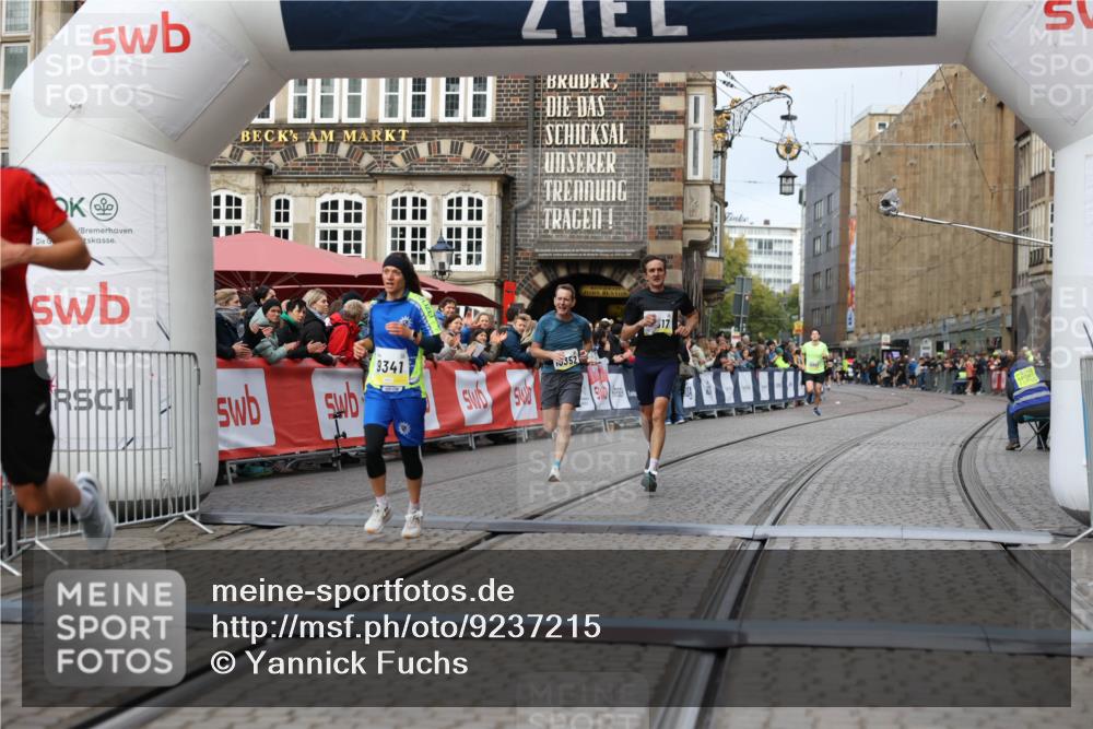 05.10.2025 - 20. swb-Marathon Bremen Yannick Fuchs http://msf.ph/oto/9237215 05.10.2025 10:38:54 Ziel 9341, 10352, 10409, 10517, 10862, 11132 meine-sportfotos.de