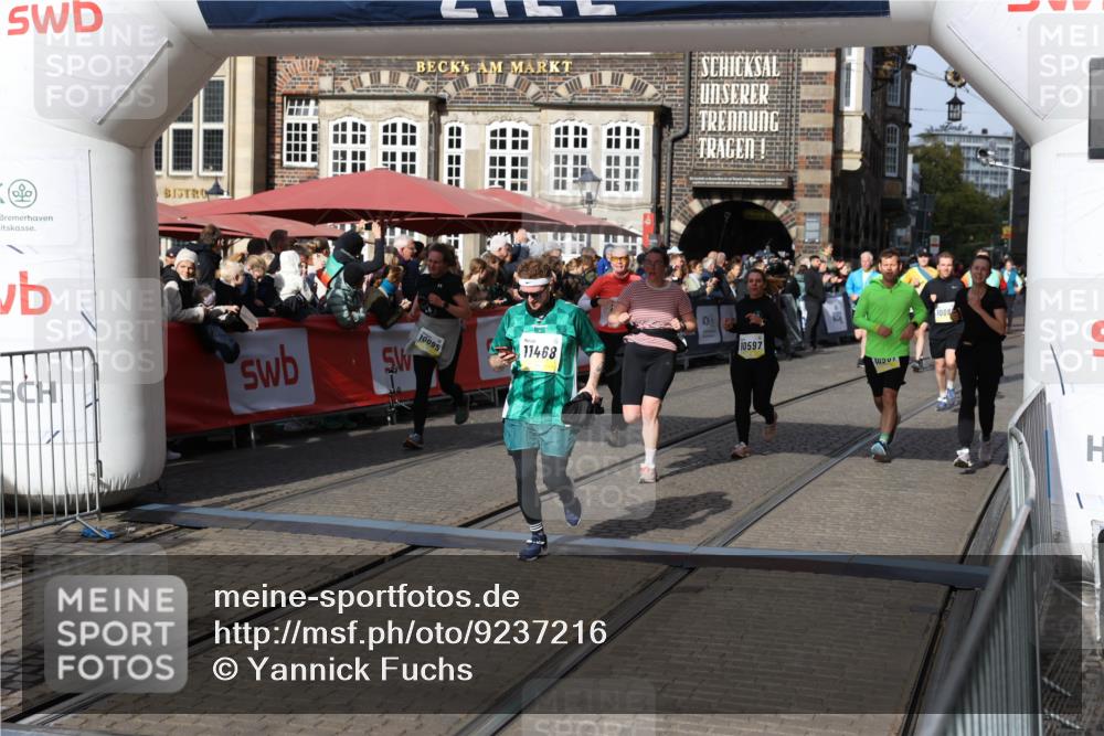 05.10.2025 - 20. swb-Marathon Bremen Yannick Fuchs http://msf.ph/oto/9237216 05.10.2025 11:06:08 Ziel 9355, 9931, 10081, 10095, 10587, 10597, 11134, 11425, 11468, 11525 meine-sportfotos.de