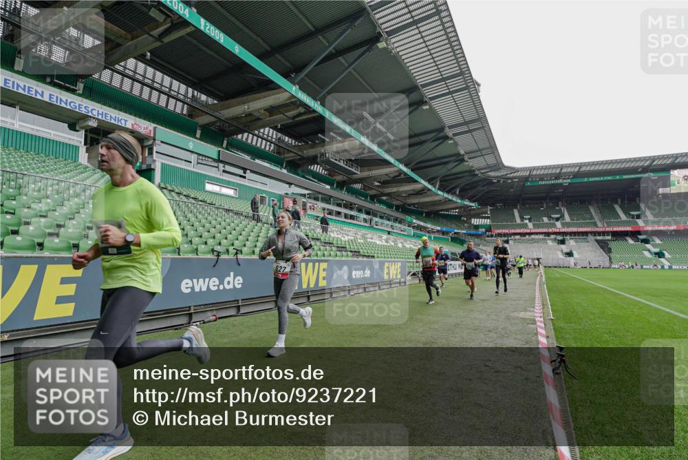 05.10.2025 - 20. swb-Marathon Bremen Michael Burmester http://msf.ph/oto/9237221 05.10.2025 13:00:07 Laufen im Stadion 47, 99, 226, 271, 283, 491, 498, 627, 694, 860, 954, 978, 1525, 1548, 1606, 1806, 2518, 2609, 2745, 2782, 2866, 2915, 2945, 3040, 3086, 3087, 3104, 3160, 3169, 3177, 3230, 3237, 3549, 3592, 3783, 4034, 4035, 4046, 4181, 4202, 4220, 4380, 4536, 4592, 4661, 4824, 4879, 5493, 5627, 6126, 6208, 6389, 6439, 6536, 6636, 6674, 6762, 6881, 7295, 7307, 7398, 7421, 7467, 7537, 7598, 7679, 7906, 8258, 8372, 8699, 8981, 9072, 27, 807, 1043, 1516, 1598, 1843 meine-sportfotos.de