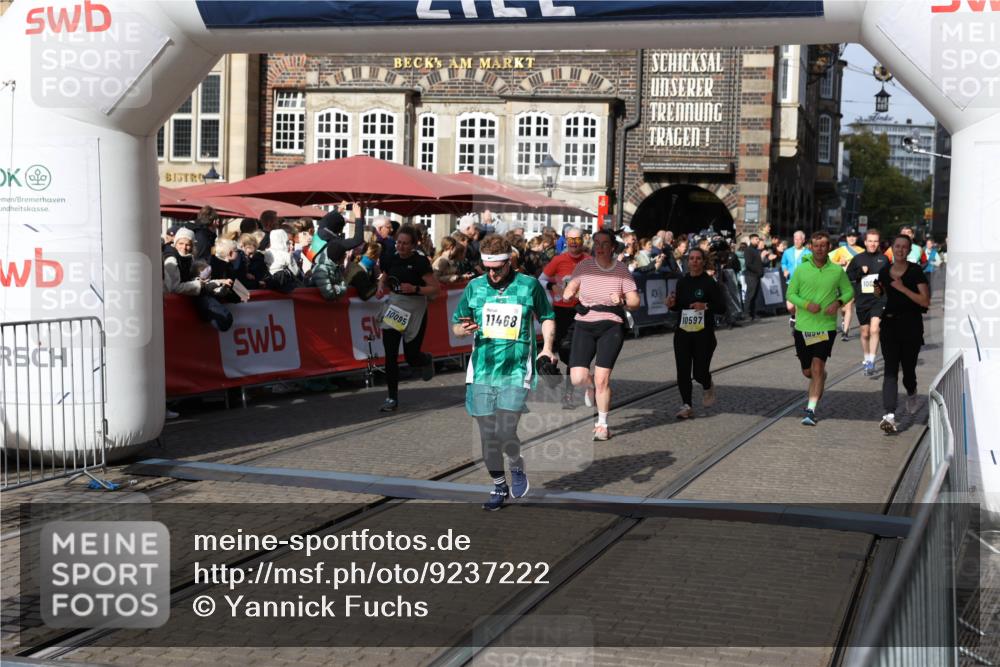 05.10.2025 - 20. swb-Marathon Bremen Yannick Fuchs http://msf.ph/oto/9237222 05.10.2025 11:06:08 Ziel 9355, 9931, 10081, 10095, 10587, 10597, 11134, 11425, 11468, 11525 meine-sportfotos.de