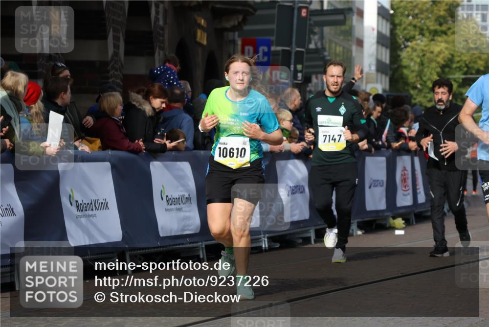 05.10.2025 - 20. swb-Marathon Bremen Strokosch-Dieckow http://msf.ph/oto/9237226 05.10.2025 10:55:51 Ziel 7147, 9521, 9871, 10253, 10385, 10610, 10653, 10654, 10921, 11052, 11249, 11439 meine-sportfotos.de