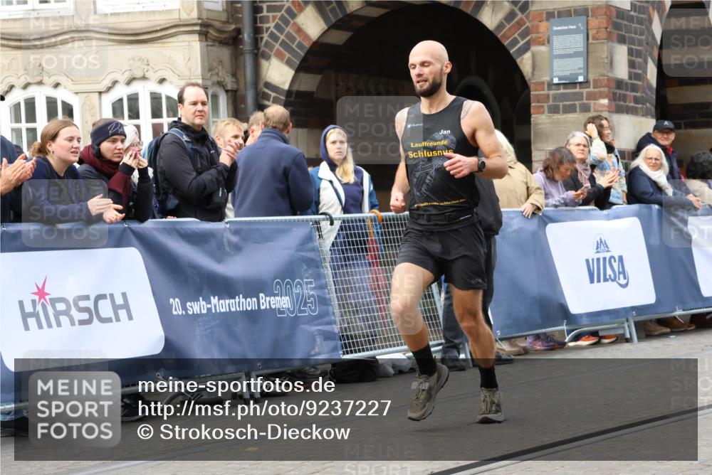 05.10.2025 - 20. swb-Marathon Bremen Strokosch-Dieckow http://msf.ph/oto/9237227 05.10.2025 12:40:14 Ziel 1714, 2138 meine-sportfotos.de