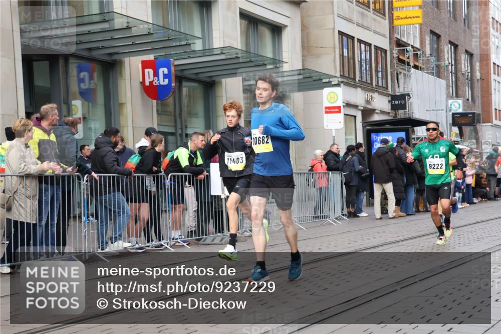 05.10.2025 - 20. swb-Marathon Bremen Strokosch-Dieckow http://msf.ph/oto/9237229 05.10.2025 10:45:21 Ziel 28, 8000, 9200, 9222, 9250, 9285, 9709, 9960, 10053, 10350, 10639, 10682, 10792, 10823, 11585, 11678, 11745, 28, 8000, 9200, 9222, 9250, 9285, 9709, 9960, 10053, 10350, 10639, 10682, 10792, 10823, 11585, 11678, 11745 meine-sportfotos.de