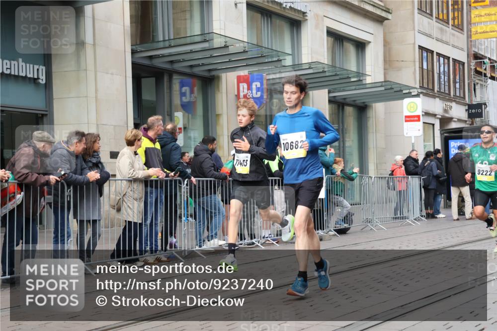 05.10.2025 - 20. swb-Marathon Bremen Strokosch-Dieckow http://msf.ph/oto/9237240 05.10.2025 10:45:21 Ziel 28, 8000, 9200, 9222, 9250, 9285, 9709, 9960, 10053, 10350, 10639, 10682, 10792, 10823, 11585, 11678, 11745, 28, 8000, 9200, 9222, 9250, 9285, 9709, 9960, 10053, 10350, 10639, 10682, 10792, 10823, 11585, 11678, 11745 meine-sportfotos.de