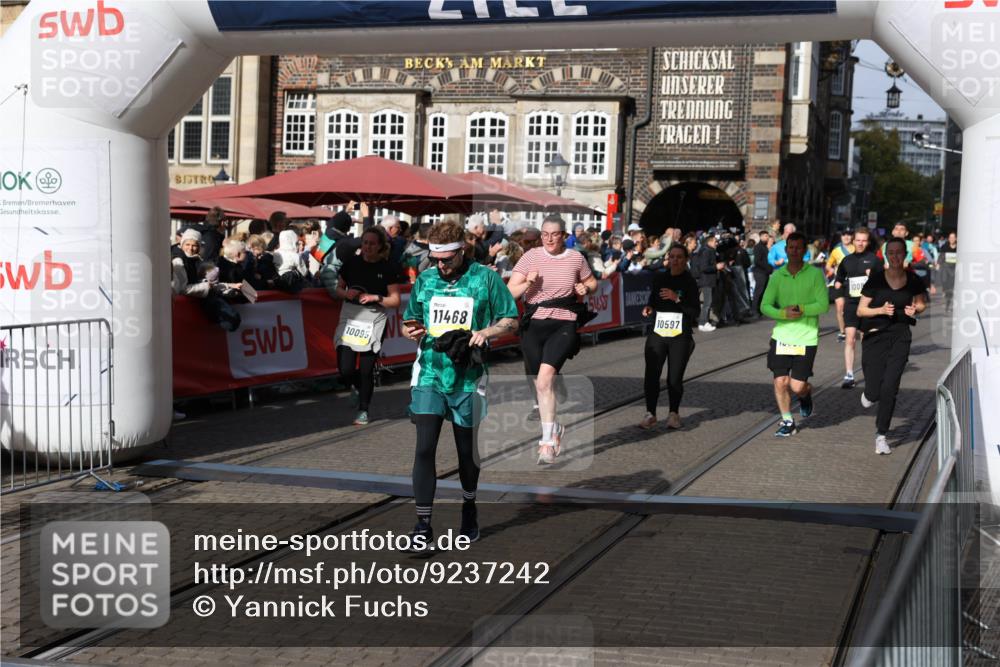 05.10.2025 - 20. swb-Marathon Bremen Yannick Fuchs http://msf.ph/oto/9237242 05.10.2025 11:06:08 Ziel 9355, 9931, 10081, 10095, 10587, 10597, 11134, 11425, 11468, 11525 meine-sportfotos.de