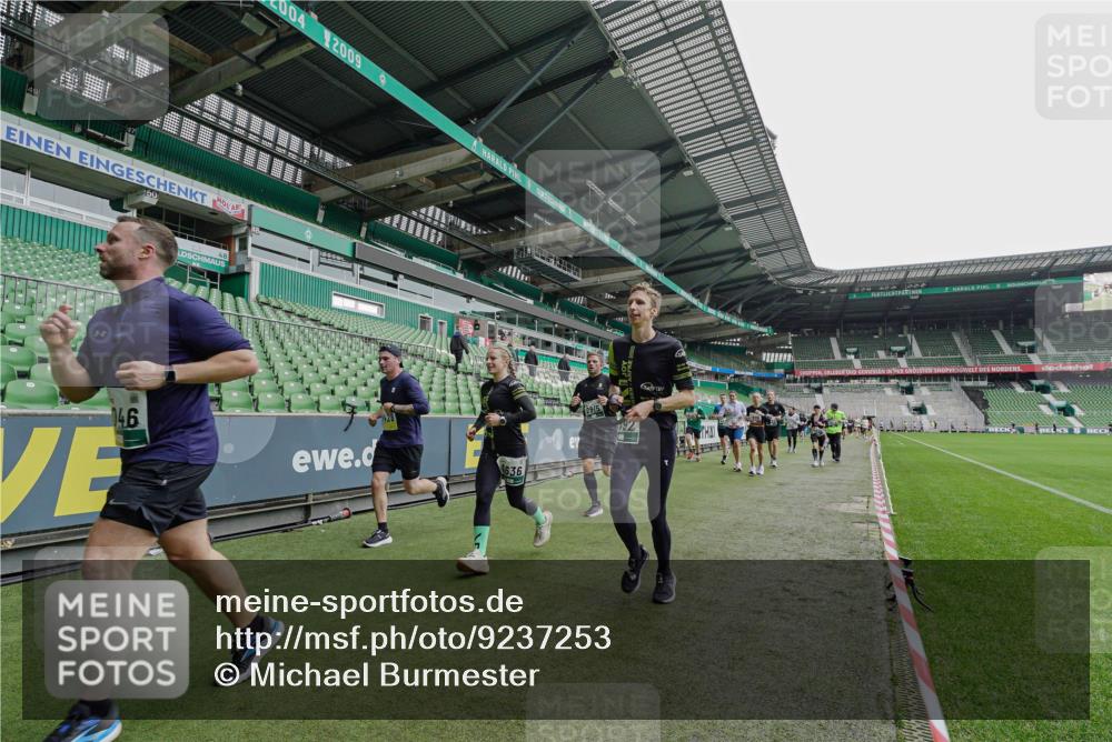 05.10.2025 - 20. swb-Marathon Bremen Michael Burmester http://msf.ph/oto/9237253 05.10.2025 13:00:10 Laufen im Stadion 47, 99, 226, 271, 283, 491, 498, 575, 627, 694, 860, 954, 978, 1116, 1471, 1525, 1548, 1606, 1806, 2007, 2504, 2518, 2609, 2745, 2782, 2866, 2915, 3040, 3086, 3087, 3104, 3160, 3169, 3177, 3230, 3237, 3293, 3549, 3592, 3605, 3783, 4034, 4035, 4046, 4181, 4202, 4220, 4380, 4536, 4592, 4661, 4824, 4879, 5493, 5627, 6126, 6208, 6389, 6439, 6536, 6636, 6674, 6704, 6762, 6881, 7295, 7307, 7398, 7421, 7537, 7598, 7679, 8258, 8372, 8699, 8981, 9072, 27, 807, 1043, 1516, 1598 meine-sportfotos.de