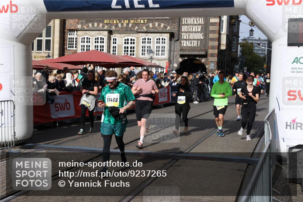 05.10.2025 - 20. swb-Marathon Bremen Yannick Fuchs http://msf.ph/oto/9237265 05.10.2025 11:06:08 Ziel 9355, 9931, 10081, 10095, 10587, 10597, 11134, 11425, 11468, 11525 meine-sportfotos.de