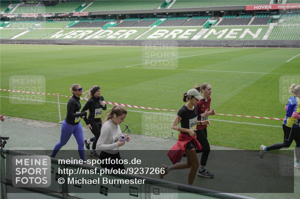 05.10.2025 - 20. swb-Marathon Bremen Michael Burmester http://msf.ph/oto/9237266 05.10.2025 10:33:00 Laufen im Stadion 7165, 9176, 9187, 9195, 9197, 9238, 9258, 9260, 9268, 9284, 9295, 9313, 9318, 9367, 9392, 9402, 9407, 9436, 9439, 9456, 9461, 9464, 9475, 9492, 9494, 9514, 9517, 9539, 9548, 9570, 9574, 9577, 9650, 9654, 9703, 9754, 9830, 9834, 9835, 9856, 9868, 9900, 9918, 9933, 9939, 9950, 9957, 9985, 10007, 10008, 10034, 10042, 10046, 10097, 10174, 10215, 10233, 10234, 10253, 10308, 10309, 10323, 10326, 10349, 10385, 10387, 10388, 10394, 10402, 10416, 10436, 10460, 10475, 10487 meine-sportfotos.de