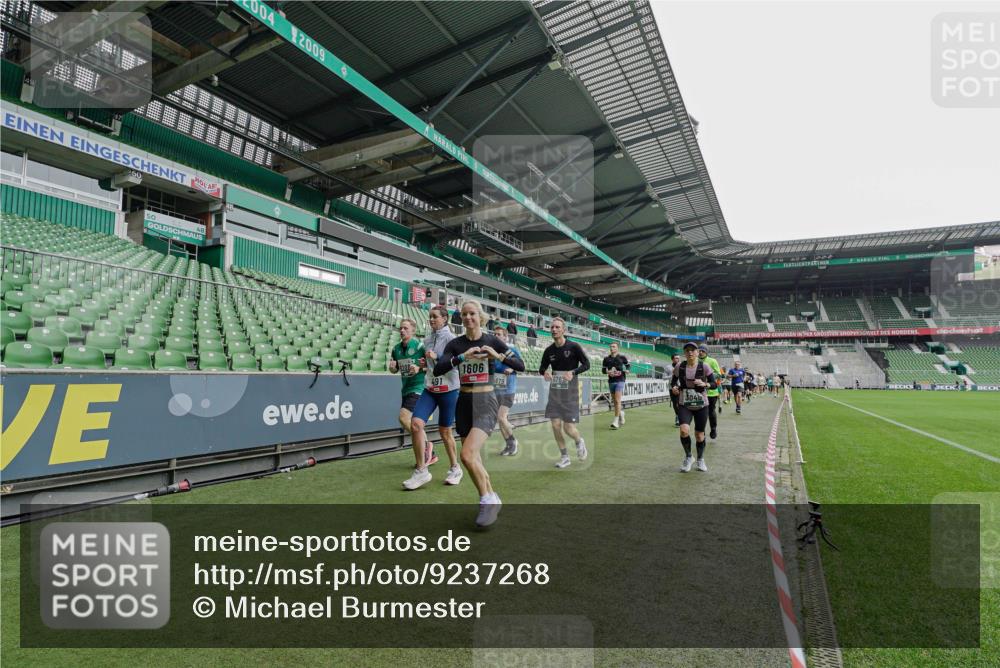 05.10.2025 - 20. swb-Marathon Bremen Michael Burmester http://msf.ph/oto/9237268 05.10.2025 13:00:14 Laufen im Stadion 47, 271, 283, 491, 498, 575, 627, 694, 860, 954, 978, 1017, 1116, 1471, 1525, 1548, 1606, 1806, 2007, 2504, 2518, 2609, 2745, 2782, 2866, 2915, 3040, 3104, 3160, 3169, 3177, 3230, 3237, 3293, 3549, 3592, 3605, 3783, 4034, 4035, 4046, 4181, 4202, 4220, 4502, 4536, 4592, 4661, 4824, 4879, 5493, 5610, 5627, 6027, 6126, 6208, 6389, 6439, 6536, 6636, 6674, 6704, 6762, 6881, 7295, 7307, 7421, 7537, 7598, 7679, 8258, 8372, 8699, 8981, 27, 807, 1043, 1516, 1598 meine-sportfotos.de