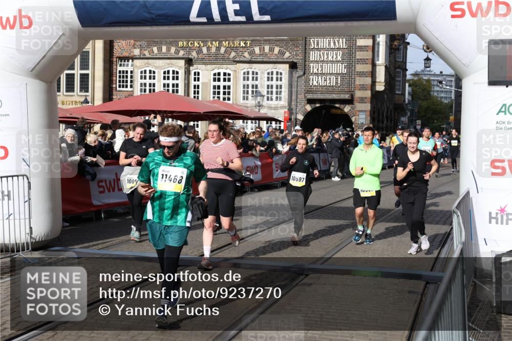 05.10.2025 - 20. swb-Marathon Bremen Yannick Fuchs http://msf.ph/oto/9237270 05.10.2025 11:06:08 Ziel 9355, 9931, 10081, 10095, 10587, 10597, 11134, 11425, 11468, 11525 meine-sportfotos.de