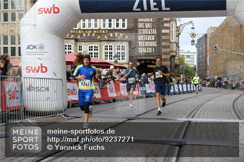 05.10.2025 - 20. swb-Marathon Bremen Yannick Fuchs http://msf.ph/oto/9237271 05.10.2025 10:38:54 Ziel 9341, 10352, 10409, 10517, 10862, 11132 meine-sportfotos.de