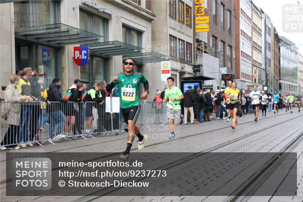 05.10.2025 - 20. swb-Marathon Bremen Strokosch-Dieckow http://msf.ph/oto/9237273 05.10.2025 10:45:22 Ziel 28, 8000, 9200, 9222, 9250, 9285, 9709, 9960, 10053, 10350, 10639, 10682, 10773, 10792, 10823, 11678, 11745, 28, 8000, 9200, 9222, 9250, 9285, 9709, 9960, 10053, 10350, 10639, 10682, 10773, 10792, 10823, 11678, 11745 meine-sportfotos.de