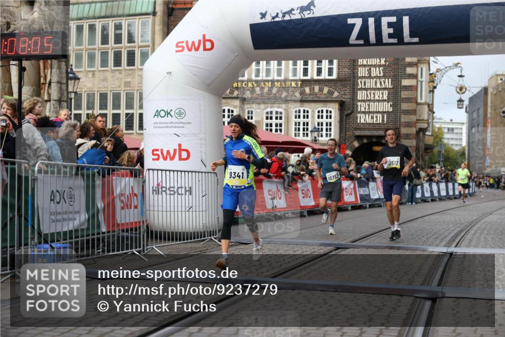 05.10.2025 - 20. swb-Marathon Bremen Yannick Fuchs http://msf.ph/oto/9237279 05.10.2025 10:38:54 Ziel 9341, 10352, 10409, 10517, 10862, 11132 meine-sportfotos.de