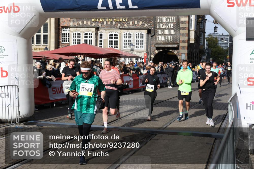 05.10.2025 - 20. swb-Marathon Bremen Yannick Fuchs http://msf.ph/oto/9237280 05.10.2025 11:06:09 Ziel 9355, 9931, 10081, 10095, 10101, 10587, 10597, 11134, 11425, 11468, 11525 meine-sportfotos.de