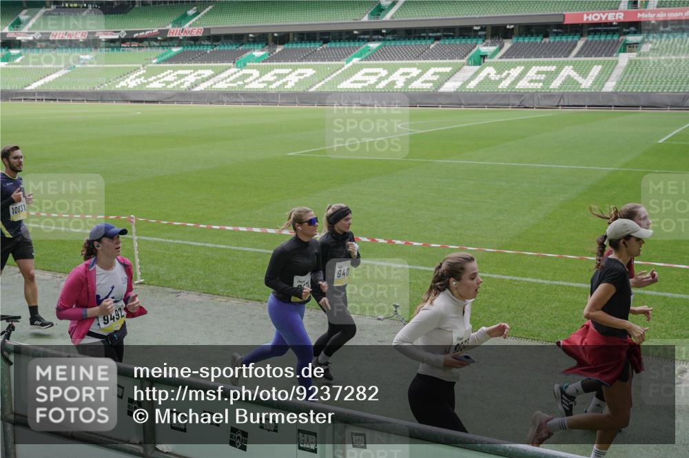 05.10.2025 - 20. swb-Marathon Bremen Michael Burmester http://msf.ph/oto/9237282 05.10.2025 10:33:00 Laufen im Stadion 7165, 9176, 9187, 9195, 9197, 9238, 9258, 9260, 9268, 9284, 9295, 9313, 9318, 9367, 9392, 9402, 9407, 9436, 9439, 9456, 9461, 9464, 9475, 9492, 9494, 9514, 9517, 9539, 9548, 9570, 9574, 9577, 9650, 9654, 9703, 9754, 9830, 9834, 9835, 9856, 9868, 9900, 9918, 9933, 9939, 9950, 9957, 9985, 10007, 10008, 10034, 10042, 10046, 10097, 10174, 10215, 10233, 10234, 10253, 10308, 10309, 10323, 10326, 10349, 10385, 10387, 10388, 10394, 10402, 10416, 10436, 10460, 10475, 10487 meine-sportfotos.de