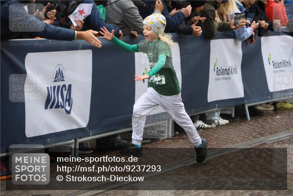05.10.2025 - 20. swb-Marathon Bremen Strokosch-Dieckow http://msf.ph/oto/9237293 05.10.2025 15:20:43 Ziel  meine-sportfotos.de