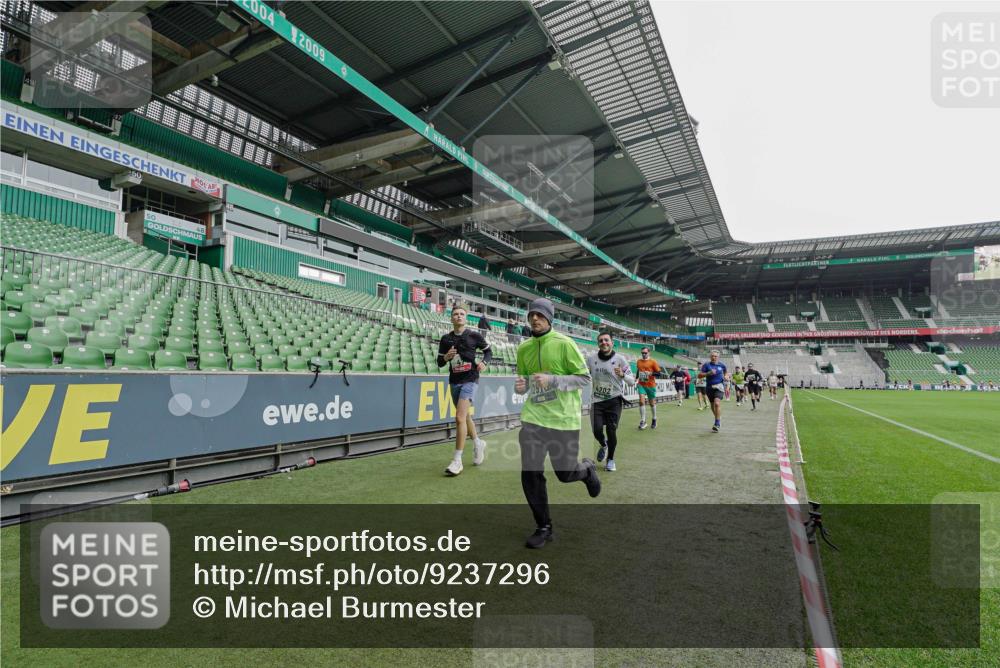 05.10.2025 - 20. swb-Marathon Bremen Michael Burmester http://msf.ph/oto/9237296 05.10.2025 13:00:16 Laufen im Stadion 47, 52, 271, 283, 491, 498, 575, 627, 694, 860, 954, 978, 1017, 1116, 1471, 1525, 1548, 1606, 1806, 2007, 2504, 2518, 2609, 2745, 2782, 2866, 2915, 3040, 3104, 3160, 3169, 3177, 3230, 3237, 3293, 3549, 3592, 3605, 3783, 4034, 4035, 4046, 4181, 4202, 4220, 4502, 4536, 4592, 4661, 4824, 4879, 5493, 5610, 5627, 5663, 6027, 6057, 6126, 6208, 6389, 6439, 6536, 6636, 6674, 6704, 6762, 6881, 7295, 7307, 7537, 7598, 7679, 8258, 8699, 27, 807, 1043, 1598 meine-sportfotos.de