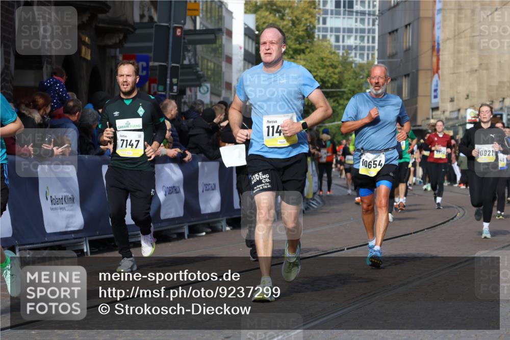 05.10.2025 - 20. swb-Marathon Bremen Strokosch-Dieckow http://msf.ph/oto/9237299 05.10.2025 10:55:52 Ziel 7147, 9521, 9871, 10253, 10385, 10610, 10654, 10758, 10921, 11052, 11439 meine-sportfotos.de