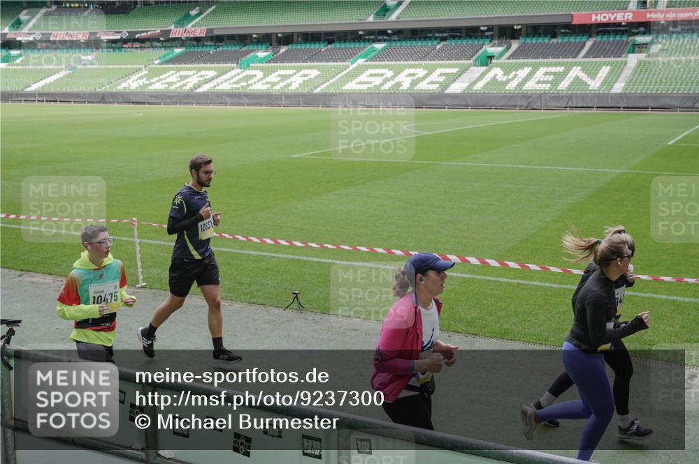 05.10.2025 - 20. swb-Marathon Bremen Michael Burmester http://msf.ph/oto/9237300 05.10.2025 10:33:01 Laufen im Stadion 7165, 9176, 9187, 9195, 9197, 9238, 9258, 9260, 9268, 9284, 9295, 9313, 9318, 9367, 9392, 9402, 9407, 9436, 9456, 9461, 9464, 9475, 9492, 9494, 9514, 9517, 9539, 9548, 9570, 9574, 9577, 9650, 9654, 9703, 9754, 9830, 9834, 9835, 9856, 9868, 9900, 9918, 9933, 9939, 9950, 9957, 9985, 10007, 10008, 10034, 10042, 10046, 10097, 10174, 10232, 10233, 10234, 10253, 10308, 10309, 10323, 10326, 10349, 10385, 10387, 10388, 10394, 10402, 10416, 10436, 10475, 10487, 10533 meine-sportfotos.de