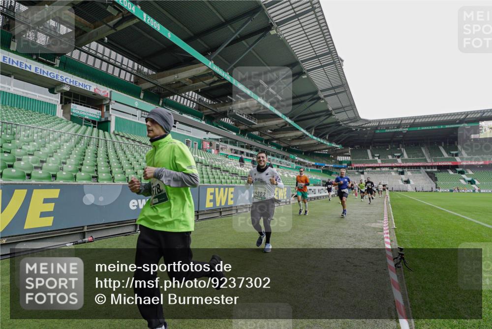 05.10.2025 - 20. swb-Marathon Bremen Michael Burmester http://msf.ph/oto/9237302 05.10.2025 13:00:16 Laufen im Stadion 47, 52, 271, 283, 491, 498, 575, 627, 694, 860, 954, 978, 1017, 1116, 1471, 1525, 1548, 1606, 1806, 2007, 2504, 2518, 2609, 2745, 2782, 2866, 2915, 3040, 3104, 3160, 3169, 3177, 3230, 3237, 3293, 3549, 3592, 3605, 3783, 4034, 4035, 4046, 4181, 4202, 4220, 4502, 4536, 4592, 4661, 4824, 4879, 5493, 5610, 5627, 5663, 6027, 6057, 6126, 6208, 6389, 6439, 6536, 6636, 6674, 6704, 6762, 6881, 7295, 7307, 7537, 7598, 7679, 8258, 8699, 27, 807, 1043, 1598 meine-sportfotos.de