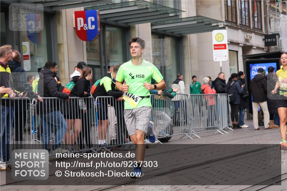 05.10.2025 - 20. swb-Marathon Bremen Strokosch-Dieckow http://msf.ph/oto/9237303 05.10.2025 10:45:23 Ziel 28, 8000, 9200, 9222, 9250, 9285, 9709, 9960, 10053, 10350, 10639, 10682, 10773, 10792, 10823, 11678, 11745, 28, 8000, 9200, 9222, 9250, 9285, 9709, 9960, 10053, 10350, 10639, 10682, 10773, 10792, 10823, 11678, 11745 meine-sportfotos.de