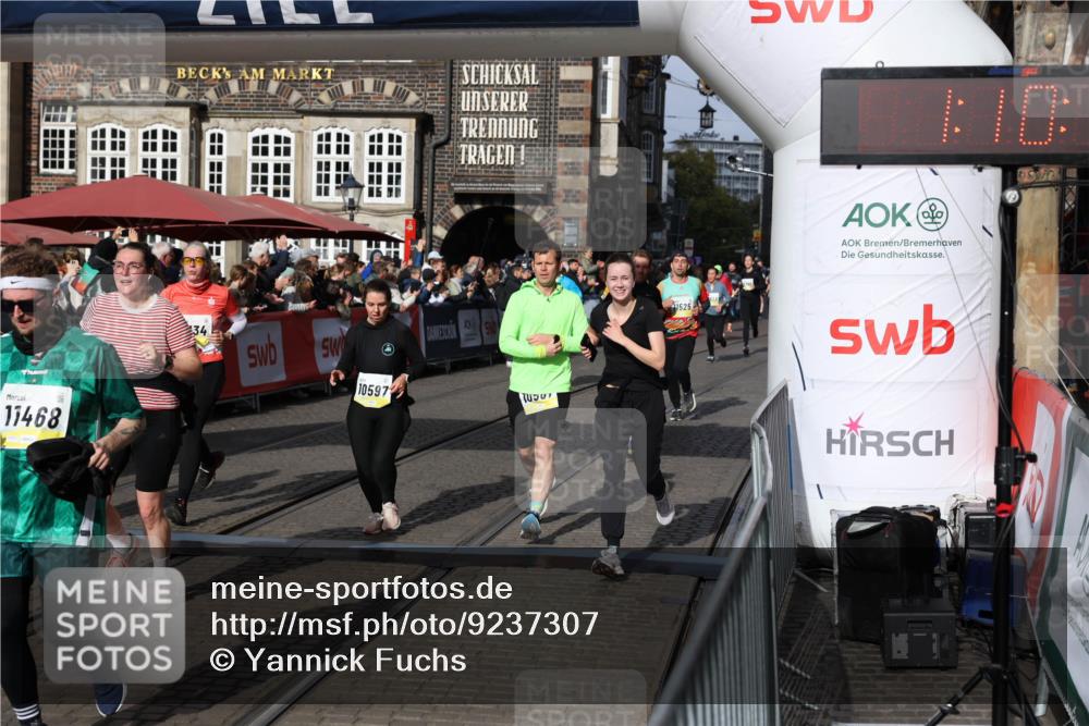 05.10.2025 - 20. swb-Marathon Bremen Yannick Fuchs http://msf.ph/oto/9237307 05.10.2025 11:06:09 Ziel 9355, 9931, 10081, 10095, 10101, 10587, 10597, 11134, 11425, 11468, 11525 meine-sportfotos.de