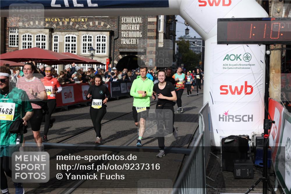 05.10.2025 - 20. swb-Marathon Bremen Yannick Fuchs http://msf.ph/oto/9237316 05.10.2025 11:06:09 Ziel 9355, 9931, 10081, 10095, 10101, 10587, 10597, 11134, 11425, 11468, 11525 meine-sportfotos.de