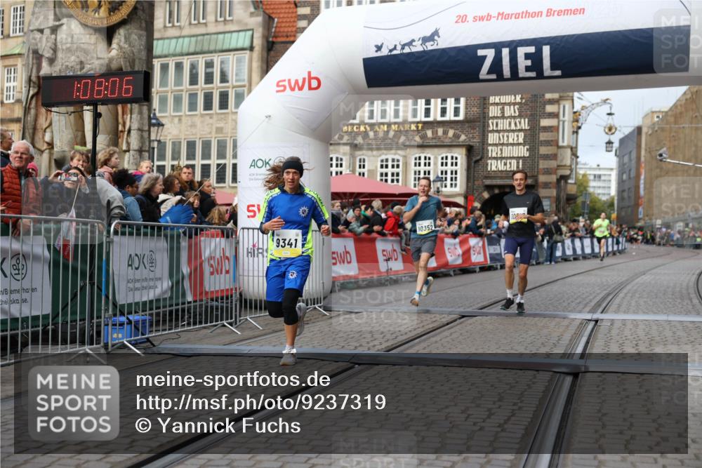 05.10.2025 - 20. swb-Marathon Bremen Yannick Fuchs http://msf.ph/oto/9237319 05.10.2025 10:38:55 Ziel 9341, 10352, 10409, 10517, 10862, 11132 meine-sportfotos.de