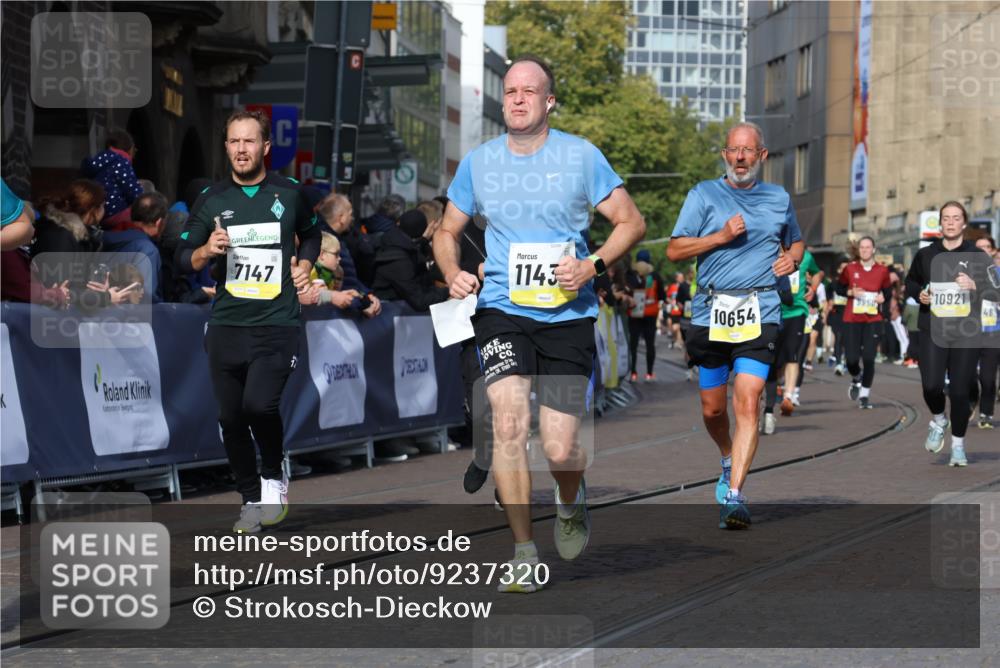 05.10.2025 - 20. swb-Marathon Bremen Strokosch-Dieckow http://msf.ph/oto/9237320 05.10.2025 10:55:52 Ziel 7147, 9521, 9871, 10253, 10385, 10610, 10654, 10758, 10921, 11052, 11439 meine-sportfotos.de