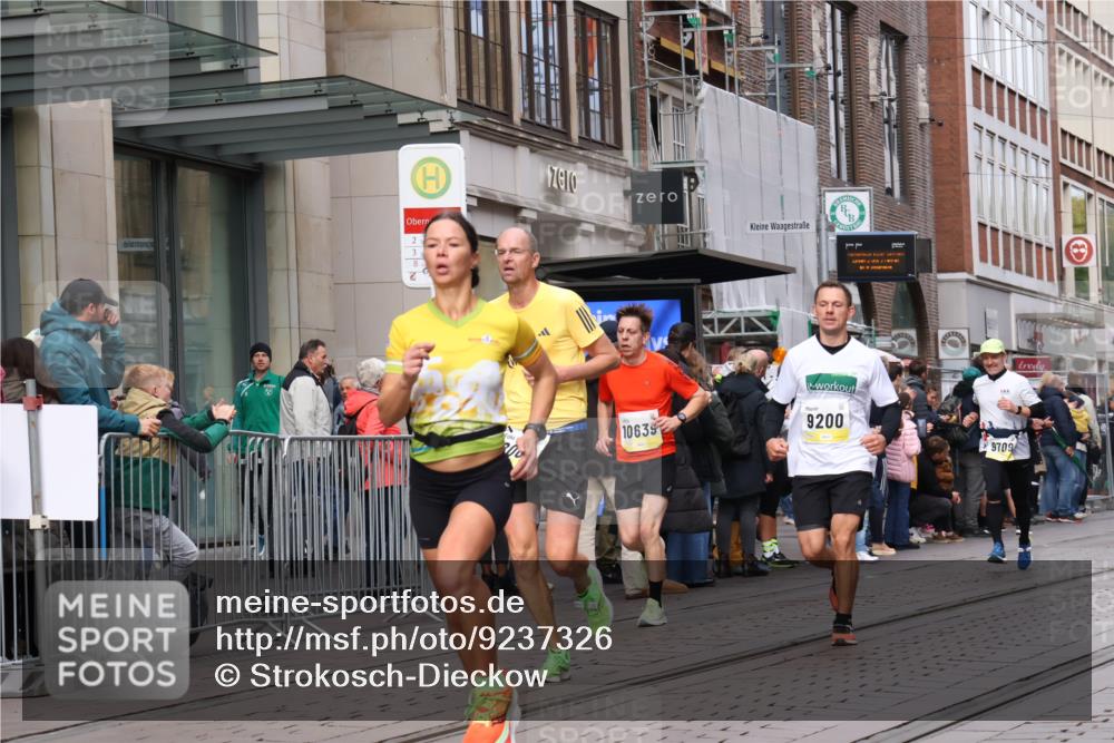 05.10.2025 - 20. swb-Marathon Bremen Strokosch-Dieckow http://msf.ph/oto/9237326 05.10.2025 10:45:24 Ziel 28, 8000, 9200, 9222, 9250, 9285, 9709, 9960, 10053, 10350, 10639, 10682, 10773, 10792, 10823, 11617, 11678, 11745, 28, 8000, 9200, 9222, 9250, 9285, 9709, 9960, 10053, 10350, 10639, 10682, 10773, 10792, 10823, 11617, 11678, 11745 meine-sportfotos.de