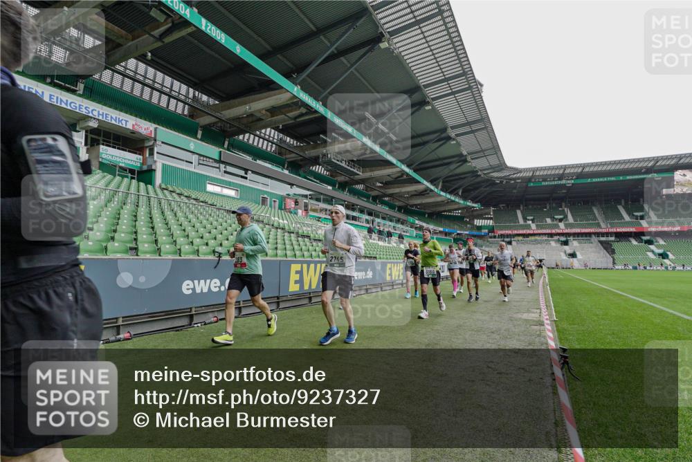 05.10.2025 - 20. swb-Marathon Bremen Michael Burmester http://msf.ph/oto/9237327 05.10.2025 13:00:22 Laufen im Stadion 47, 52, 271, 283, 491, 498, 575, 627, 694, 860, 954, 978, 1017, 1116, 1182, 1471, 1525, 1548, 1606, 1806, 2007, 2504, 2518, 2609, 2745, 2782, 2822, 2866, 2915, 3040, 3104, 3160, 3169, 3177, 3230, 3237, 3293, 3549, 3592, 3605, 3783, 4034, 4035, 4046, 4181, 4202, 4220, 4502, 4592, 4661, 4824, 4879, 5272, 5610, 5627, 5663, 5836, 6027, 6057, 6126, 6208, 6389, 6439, 6440, 6523, 6536, 6636, 6674, 6704, 6762, 6881, 7295, 7307, 7537, 7598, 7679, 8258, 8699 meine-sportfotos.de
