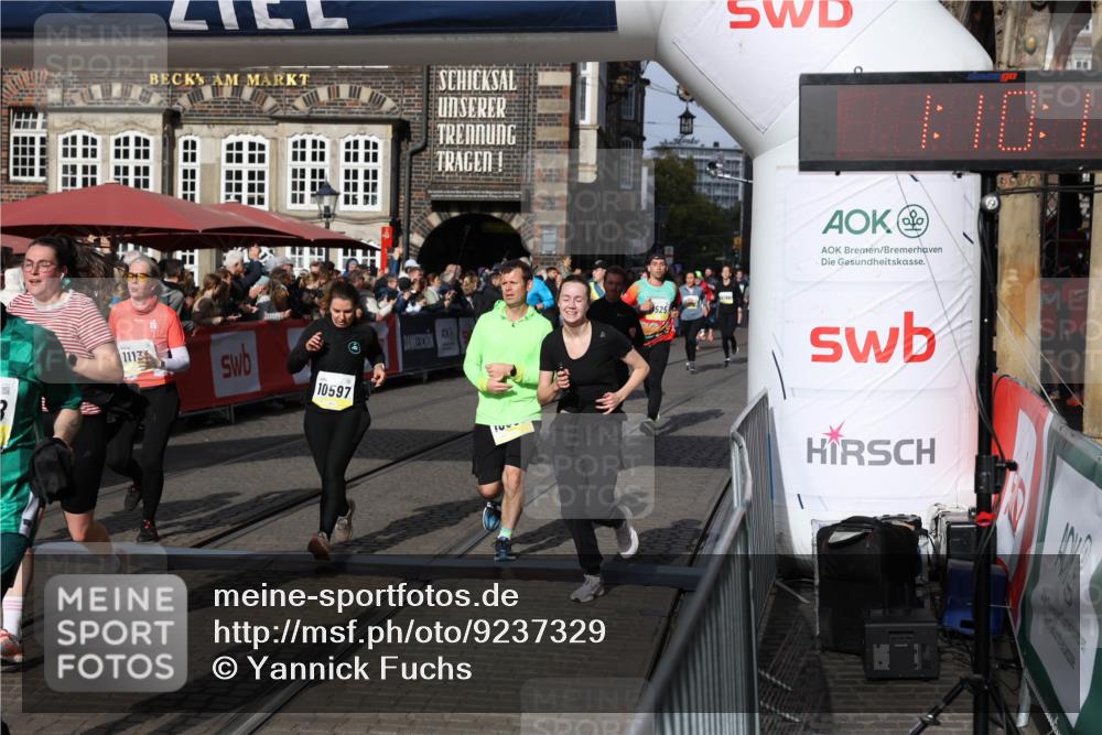05.10.2025 - 20. swb-Marathon Bremen Yannick Fuchs http://msf.ph/oto/9237329 05.10.2025 11:06:09 Ziel 9355, 9931, 10081, 10095, 10101, 10587, 10597, 11134, 11425, 11468, 11525 meine-sportfotos.de