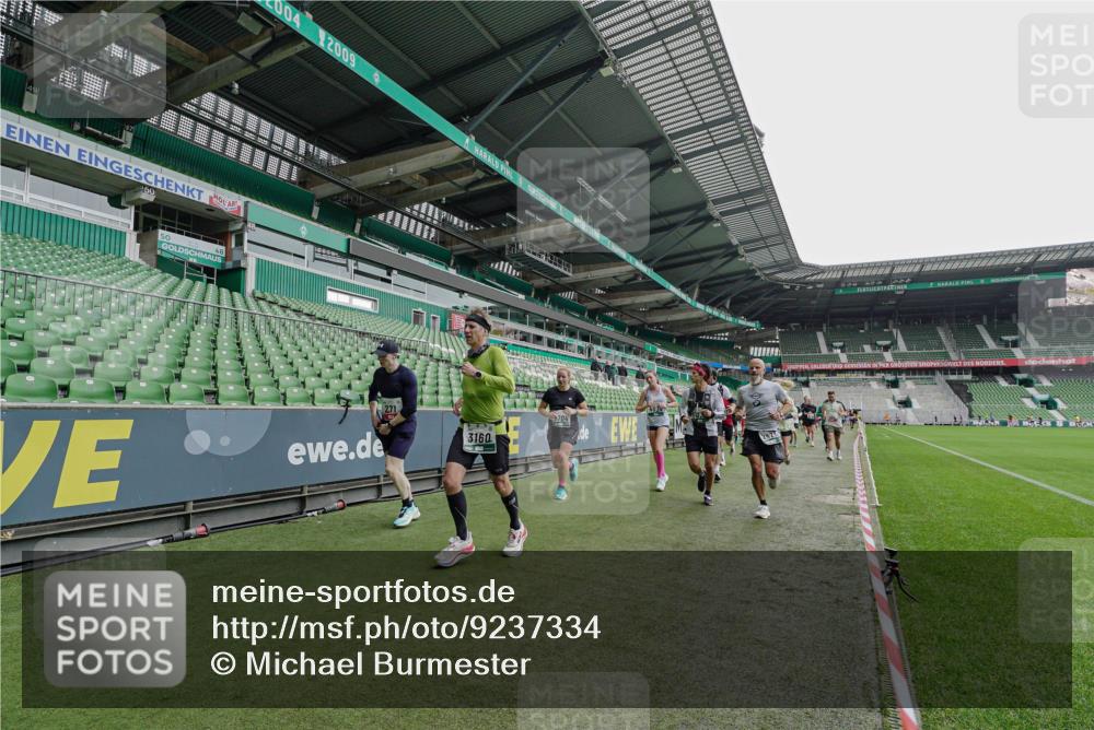 05.10.2025 - 20. swb-Marathon Bremen Michael Burmester http://msf.ph/oto/9237334 05.10.2025 13:00:23 Laufen im Stadion 47, 52, 271, 283, 491, 498, 575, 627, 694, 860, 954, 978, 1017, 1116, 1182, 1471, 1525, 1548, 1606, 1806, 2007, 2504, 2518, 2609, 2745, 2782, 2822, 2866, 2915, 3040, 3104, 3160, 3169, 3177, 3230, 3237, 3293, 3549, 3592, 3605, 3783, 4034, 4035, 4046, 4181, 4202, 4220, 4502, 4592, 4661, 4824, 4879, 5272, 5610, 5627, 5663, 5836, 5841, 6027, 6057, 6126, 6208, 6389, 6439, 6440, 6523, 6536, 6636, 6674, 6704, 6762, 6881, 7295, 7307, 7537, 7598, 7679, 8258, 8699 meine-sportfotos.de